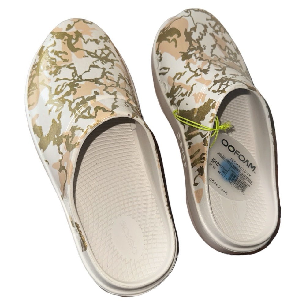 Oofos limited edition marbled Sahara Gold Clogs for Women Size 10